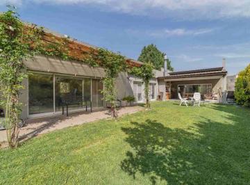 Casa · 197m² · 4 Ambientes · 2 Cocheras · Casa 4 Amb Venta Santa Maria de Los Olivos