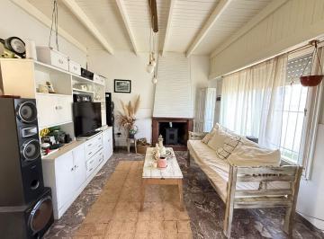 Casa · 111m² · 4 Ambientes · 2 Cocheras · Casa 3 Dorm. en Venta con Jardín