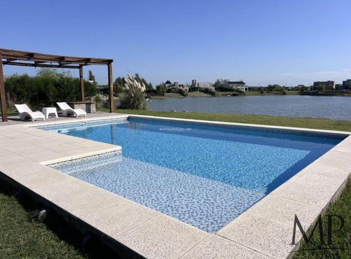 Casa · 136m² · 4 Ambientes · 3 Cocheras