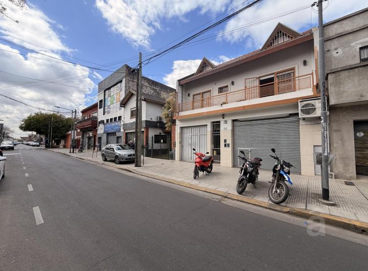 Casa · 400m² · 6 Ambientes · 1 Cochera