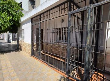 Casa · 70m² · 4 Ambientes · Casa en Alquiler | 2 Dorm. Patio, Quincho y Asador B° Yapeyú