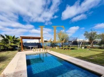 Casa · 150m² · 4 Ambientes · 2 Cocheras · Venta Casa Santa Isabel 2