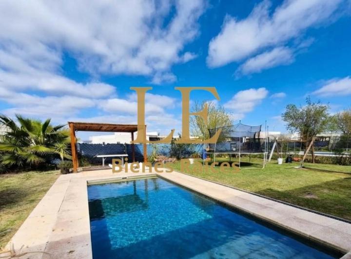 Casa · 150m² · 4 Ambientes · 2 Cocheras