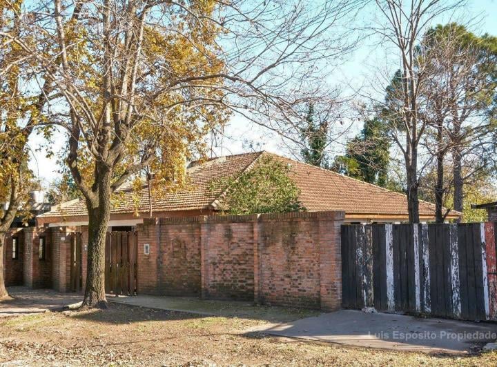 Casa · 400m² · 5 Ambientes · 1 Cochera