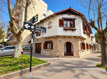 Casa · 136m² · 3 Ambientes · 1 Cochera · Casa en PH en Venta - Excelente Esquina Sobre Av Libertad - Mar del Plata