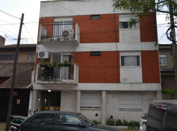 Departamento de 2 ambientes, Vicente López · Simpático 2 Amb con Patio a m de Estación