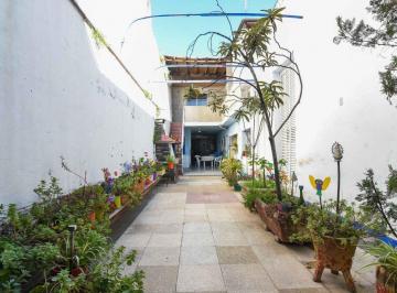 Casa · 300m² · 5 Ambientes · 1 Cochera · Venta de Casa Multifamiliar en Parque Chacabuco