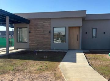 Casa · 200m² · 7 Ambientes · 2 Cocheras · Venta Casa a Estrenar Alma Gardenia 3 Dorm.