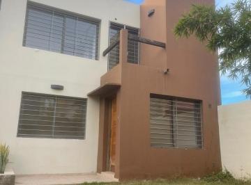 PH · 90m² · 5 Ambientes · 1 Cochera · Alquilo Duplex 2 Dorm. y 1/2 B° Lomas del Chateau