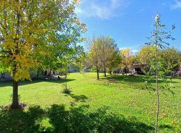 Casa · 50m² · 3 Ambientes · 1 Cochera · Espléndida Quinta, en Dos L. Otes, Centro de Domselaar, a La Venta