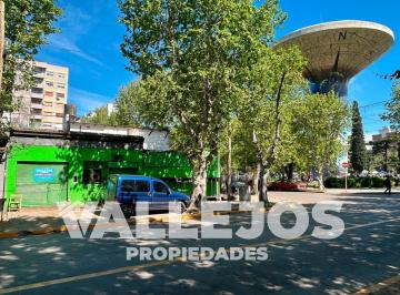 Local comercial · 200m² · 6 Ambientes · Local Esquina 200 m² Frente a La Estación Monte Grande - Venta
