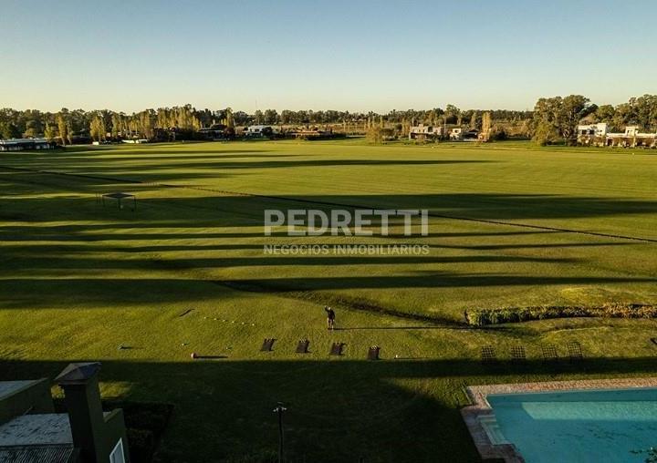 Terreno · 838m²