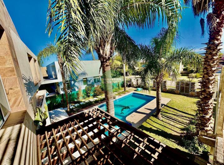 Casa · 354m² · 7 Ambientes · 4 Cocheras