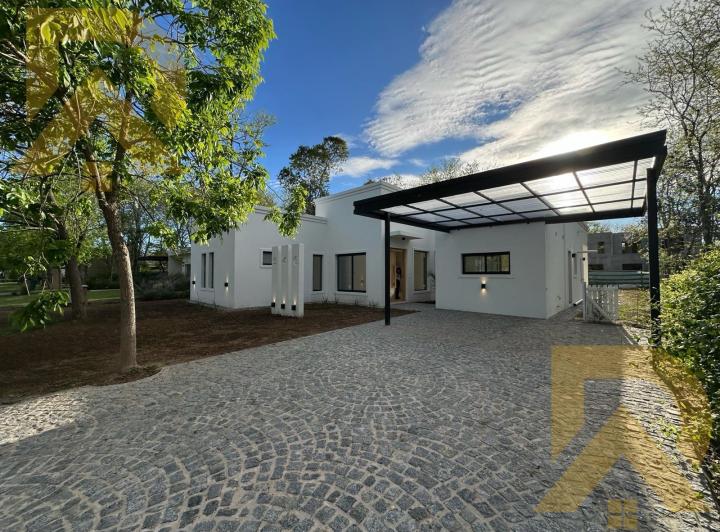 Casa · 181m² · 5 Ambientes · 1 Cochera
