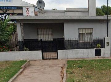 Casa de 3 ambientes, Chapadmalal · Importante Casa Sobre Av - Est. Chapadmalal