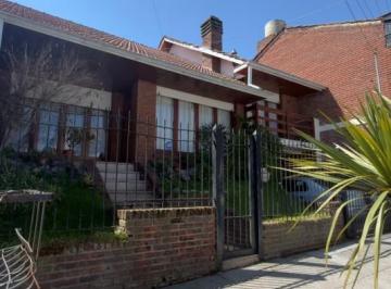 Casa · 242m² · 4 Ambientes · 4 Cocheras · Chalet 4 Ambientes - Apto Credito Bancario - Barrio San Jose - Mar del Plata