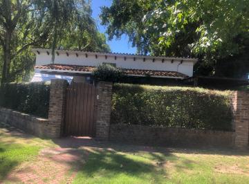 Casa · 1m² · 3 Dormitorios · 1 Cochera · Casa - Fisherton