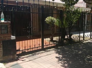 Casa · 100m² · 3 Ambientes · 1 Cochera · Casa 3 Dorm. - Patio - Apto Credito - Domingo Funes Al 1700 - San Francisco