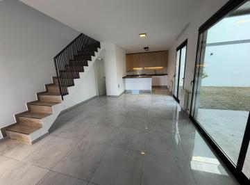 Casa · 90m² · 6 Ambientes · 2 Cocheras · Duplex en Alquiler en San Ignacio Village, 2 Dorm., 2 Baños.
