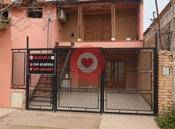 Casa · 4 Ambientes · 1 Cochera · Casa en Alquiler (Frente Al Hospital de Añelo)