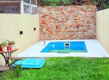 Casa · 122m² · 4 Ambientes · Triplex 4 Amb. Jardin, Pileta, Cochera