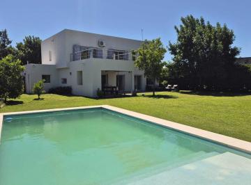 Casa · 240m² · 4 Ambientes · 1 Cochera · Casa Chalet en Alq. Temporario en El Encuentro, General Pacheco, Tigre