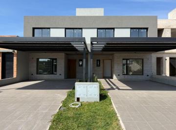 Casa de 4 ambientes, Córdoba · Alquiler. Docta, Duplex 3 Dorm., 3 Baños, Piscina