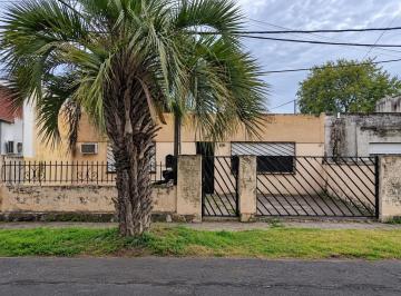 Casa · 81m² · 4 Ambientes · Venta Casa a Reciclar, Tres Dorm., Garage, Patio, Barrio Ludueña, Rosario