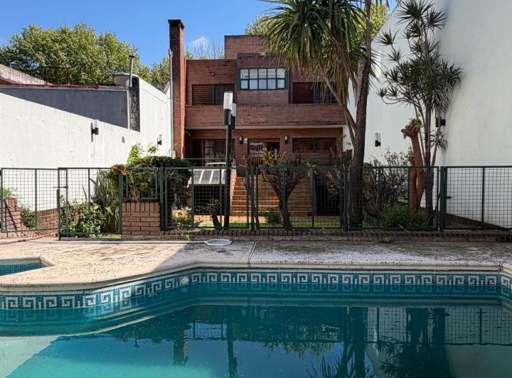 Casa · 320m² · 7 Ambientes · 2 Cocheras