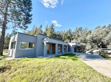 Casa · 141m² · 4 Ambientes · 2 Cocheras · Casa a Estrenar en Miralagos Financiacion Privada