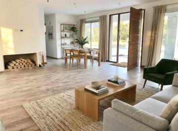 Casa · 141m² · 4 Ambientes · 2 Cocheras · Casa a Estrenar en Miralagos Financiacion Privada