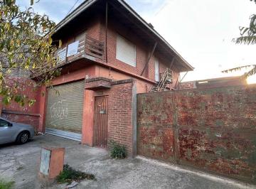 Bodega-Galpón · 180m² · 2 Dormitorios · Propiedad en Block Zona El Gaucho