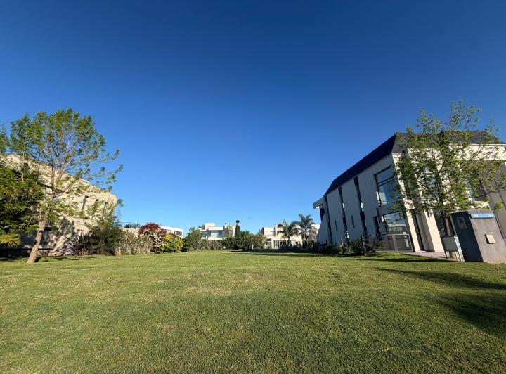 Terreno · 801m²