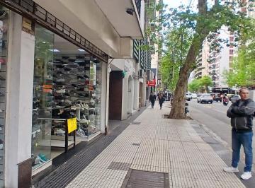 Local comercial · 139m² · 1 Ambiente · Alquiler de Local Comercial 140 m² 5 m Frente Sobre Av Corrientes en Almagro Centro