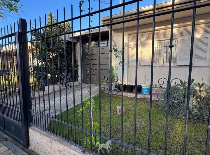 Casa · 180m² · 4 Ambientes · 2 Cocheras