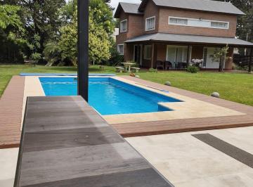 Casa de 3 ambientes, Funes · Casa Chalet con Quincho y Pileta y Gran Parque en Funes