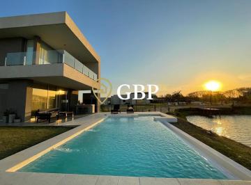Casa · 228m² · 4 Ambientes · 4 Cocheras · Casa en Venta en Canning Barrio La Alameda