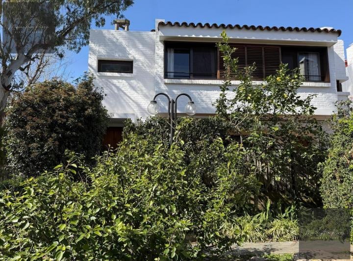 Casa · 60m² · 3 Ambientes · 1 Cochera