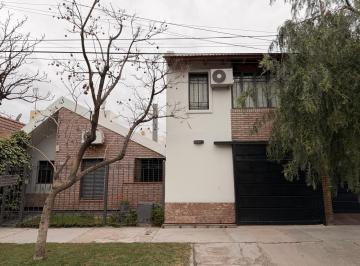 Casa · 250m² · 4 Dormitorios · 1 Cochera · Espectacular Casa en Venta en Las Heras - 4 Dorm. - Jardín - Pileta