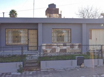 Casa · 198m² · 6 Ambientes · 2 Cocheras · Casa con Departamento en Una Ubicación Estratégica de La Calera