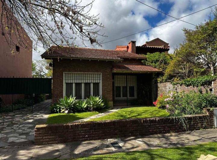 Casa · 92m² · 3 Ambientes · 2 Cocheras