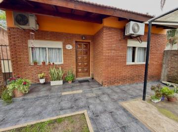 Casa · 86m² · 3 Ambientes · 1 Cochera · Casa en Venta en Merlo con Patio Cochera y Dpto