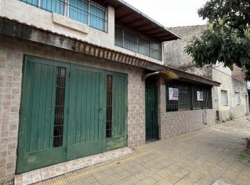 Casa · 280m² · 5 Ambientes · Venta de Vivienda Multifamiliar en Villa Insuperable, La Tablada