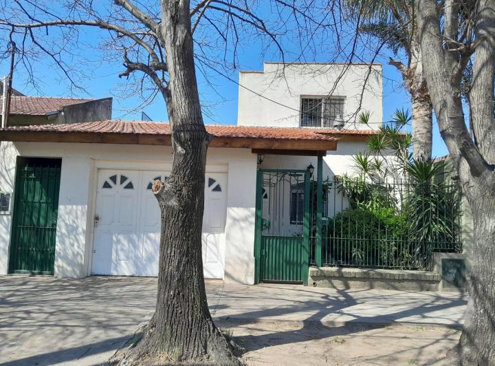 Casa · 128m² · 4 Ambientes · 1 Cochera