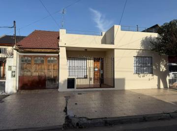Casa · 124m² · 3 Ambientes · 3 Cocheras · Venta de Casa 3 Ambientes en Moron Sur