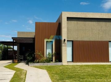 Casa · 220m² · 5 Ambientes · 6 Cocheras · Casa en Venta en San Sebastian - Area 8, San Sebastian, Escobar