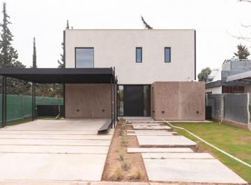 Casa de 5 ambientes, Carrodilla · Casa en Venta a Estrenar - Barrio Alto Terrada