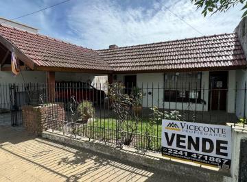 Casa de 4 ambientes, · Casa de 222 m². Calle Lavalle. General Belgrano.