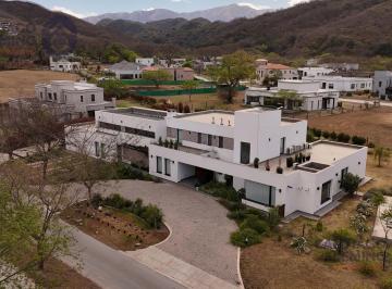 Casa · 701m² · 7 Ambientes · 4 Cocheras · Casa en Venta en La Reserva de San Lorenzo Chico