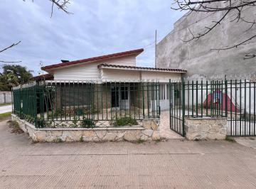Casa · 146m² · 4 Ambientes · 1 Cochera · Alquiler Sobre Av Lujan